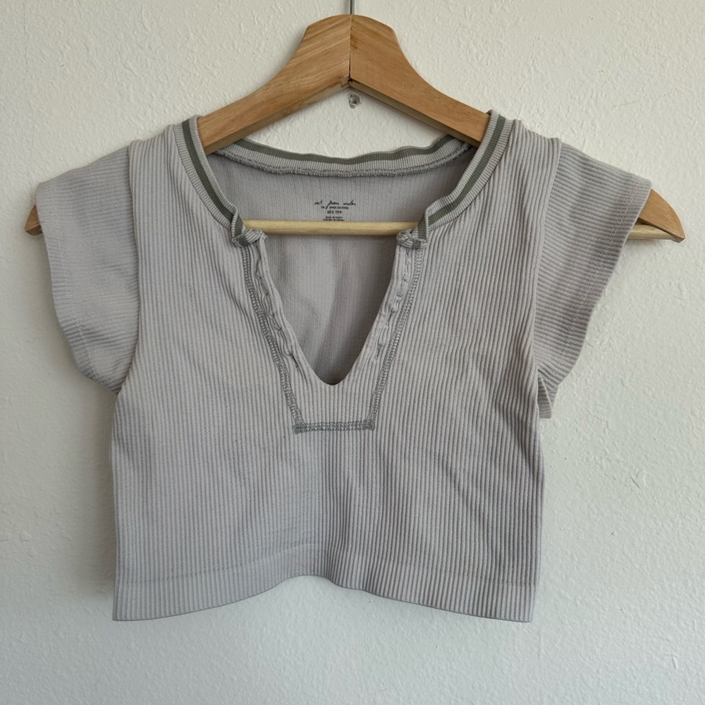 Gray Ribbed Women's Top - Picture 2 of 4